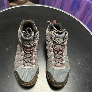 Columbia Hiking Boots Mens Size 11 waterproof BMO433-053